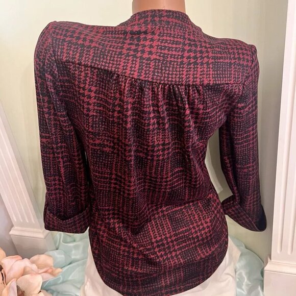 New Directions Petites. Sz PS. Soft 1/2 Button Placket Houndstooth Pullover. B1 - Picture 2 of 9